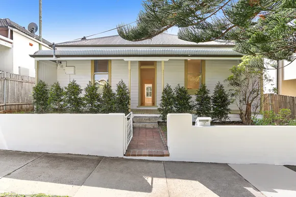 3 Park  Street, Clovelly