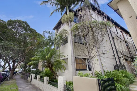 2/5 New Beach Road, Darling Point