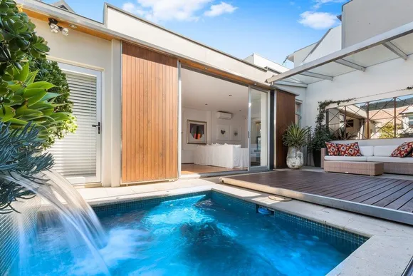 33 Blenheim Street, Queens Park