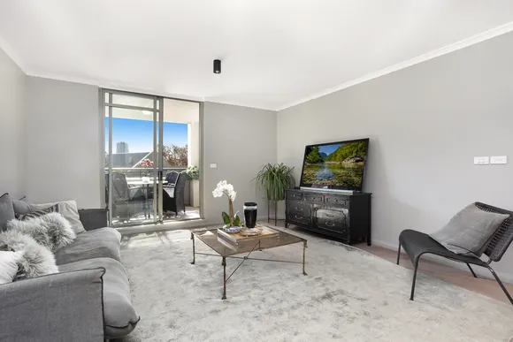 8/4 Young Street, Paddington