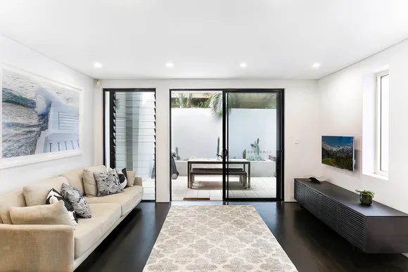 2/4 Palmerston Avenue, Bronte