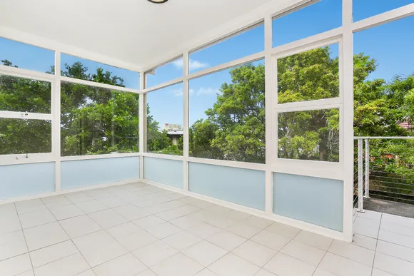 2/34 Crown Road, Queenscliff