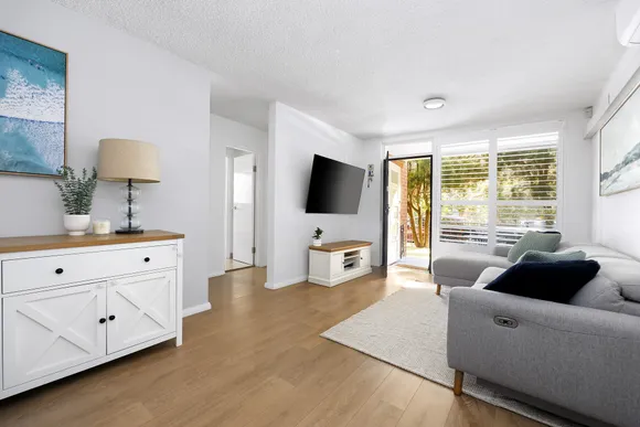 2/82 Mascot Drive, Eastlakes
