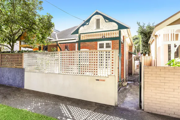 8 Alt Street, Queens Park