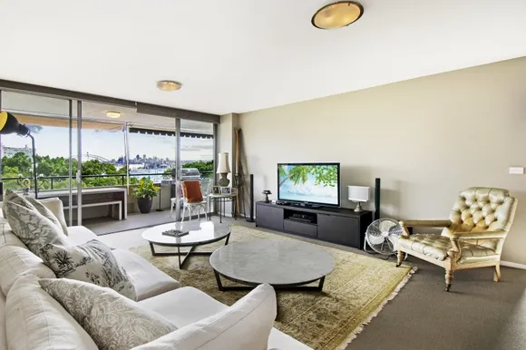 51/42 New Beach Road, Darling Point