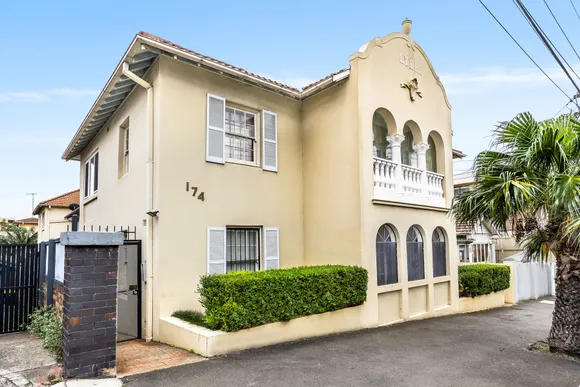 9/174-176 Coogee Bay Road, Coogee