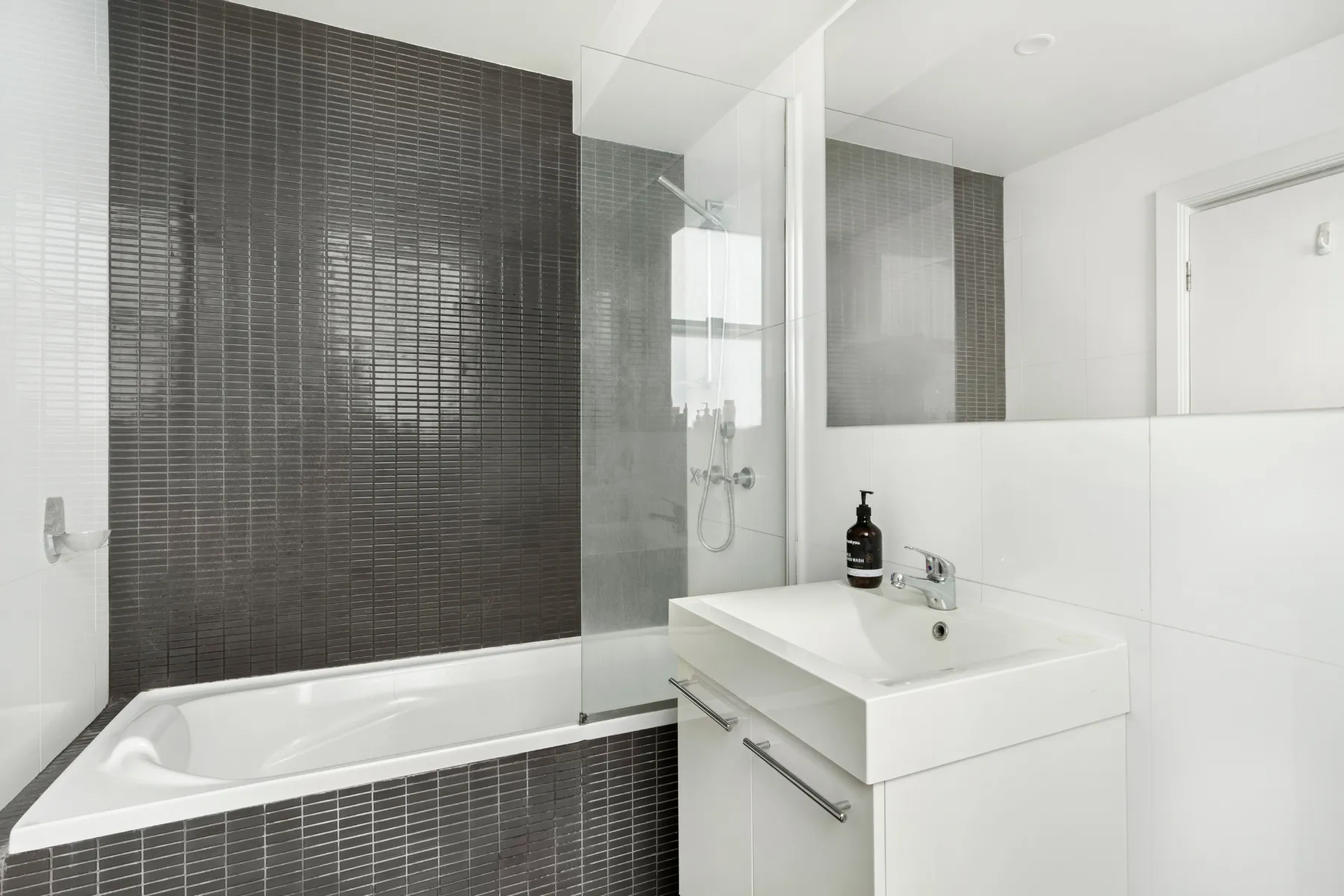 40/80 Cook Road, Centennial Park - Image 1