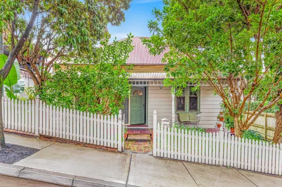36 Great Thorne Street, Edgecliff