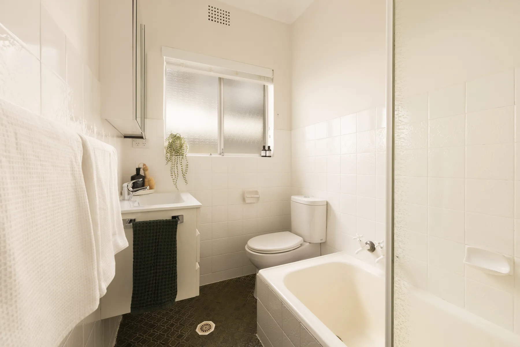 28 Varna Street, Waverley - Image 1