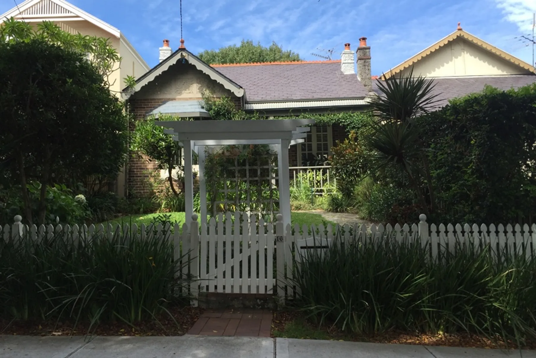16 Manning Street, Queens Park - Image 1