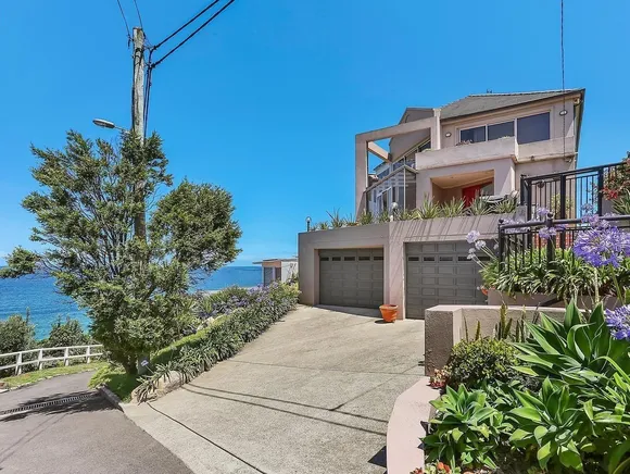 16 Thompson Street, Tamarama