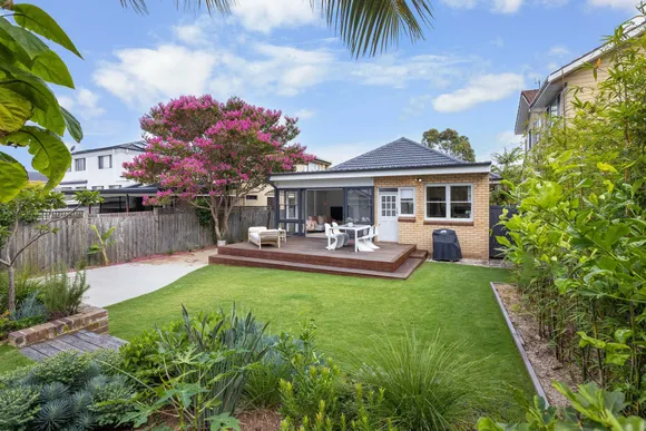 24 Raglan Street, Malabar